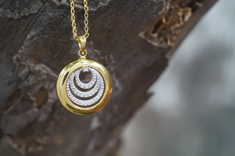 Carried Close: The Ancient and Enduring Language of Mourning Jewellery
