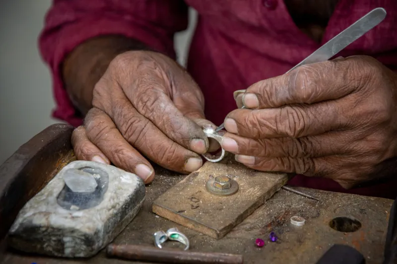 Something Old, Something Remade: The Craft of Transforming Inherited Jewellery With Integrity